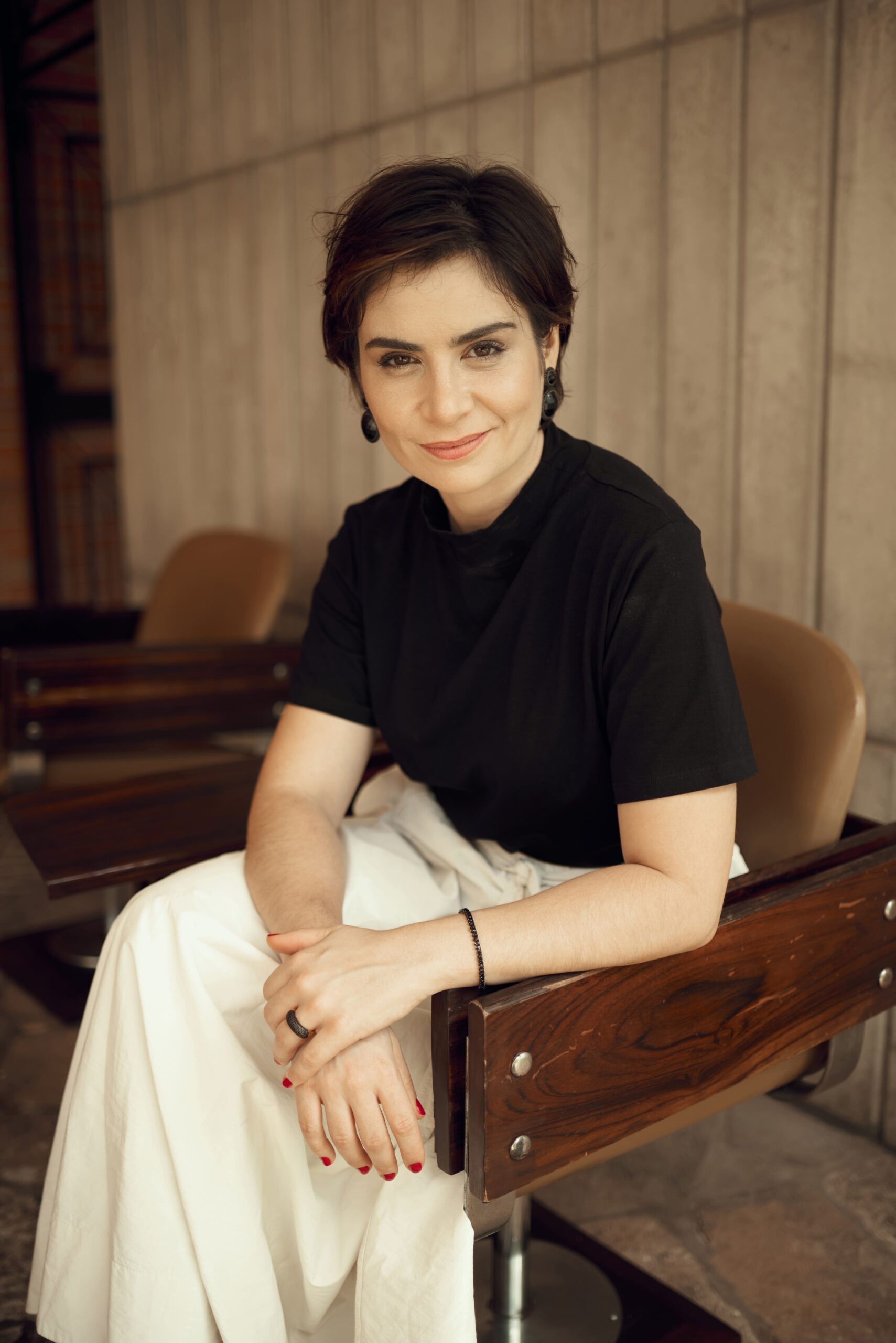 Dra. Joana Storino em consultório